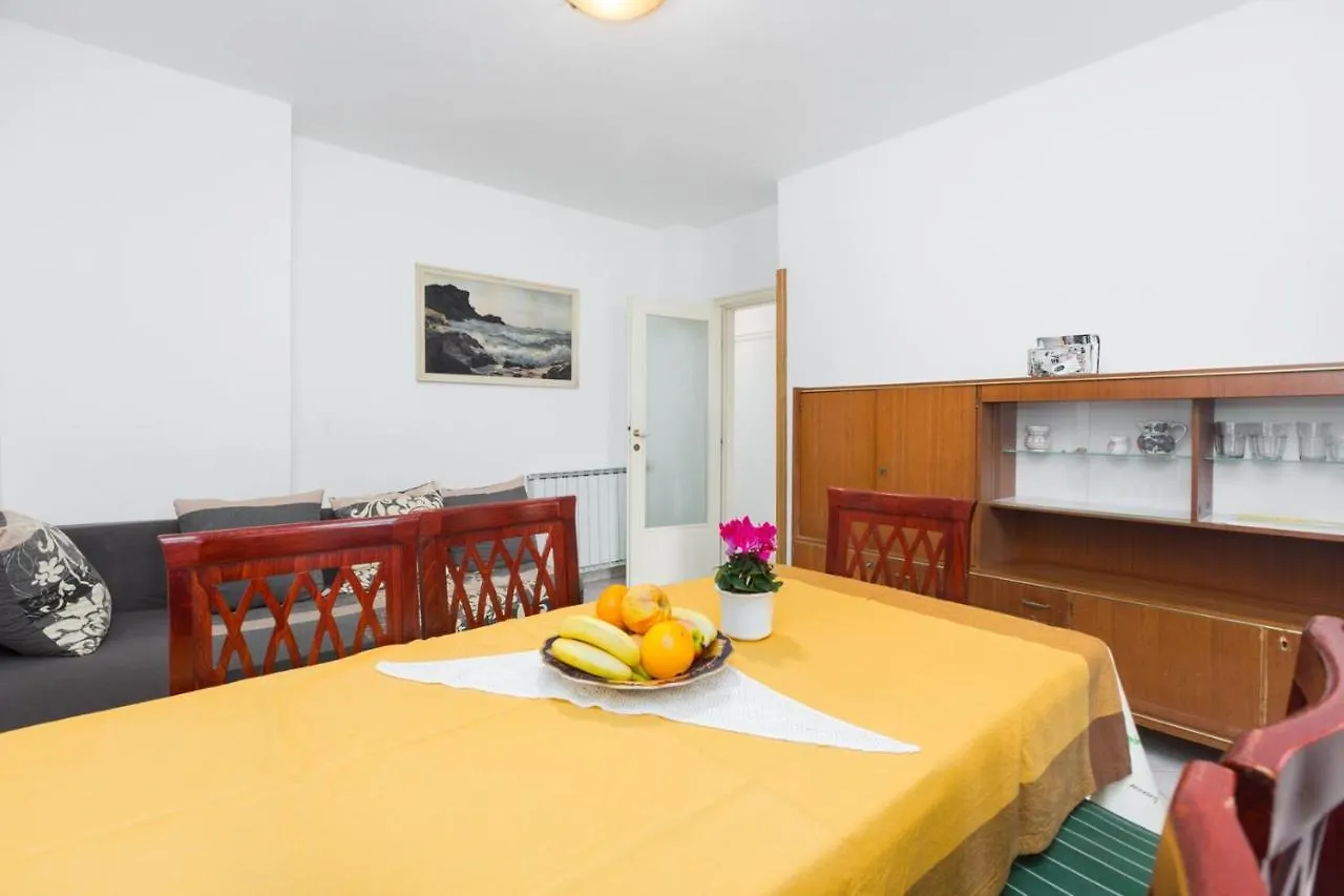 Guest house Apartments Luco Near The Beach And City Center Porec
