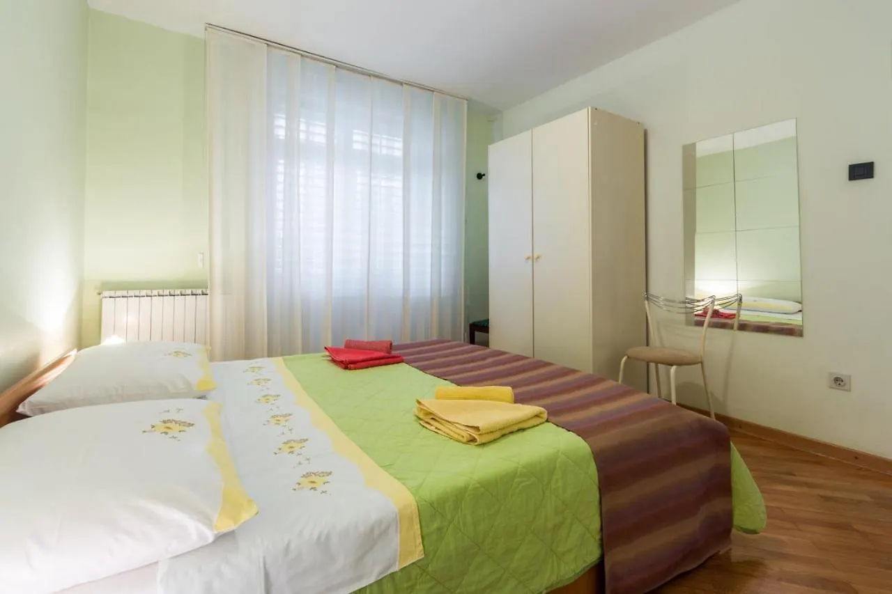 Apartments Luco Near The Beach And City Center Porec 3*,