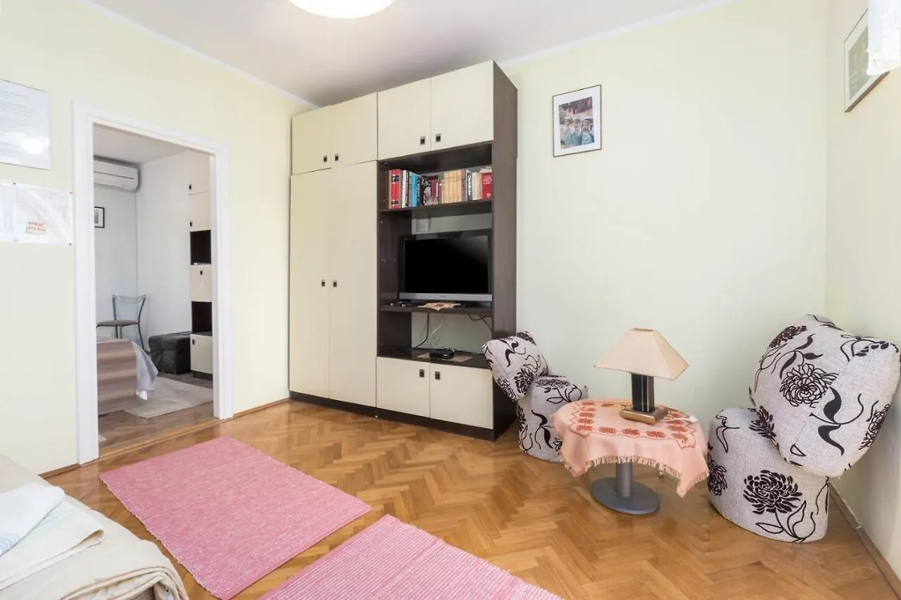 Apartments Luco Near The Beach And City Center Porec Guest house
