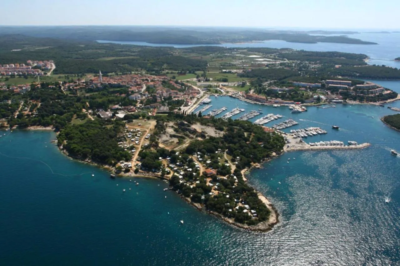 Πανσιόν Apartments Luco Near The Beach And City Center Πόρετς