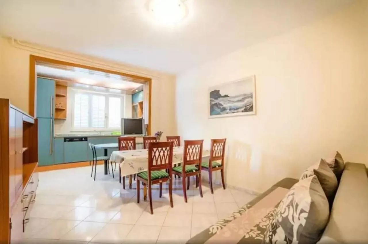 Apartments Luco Near The Beach And City Center Porec Guest house