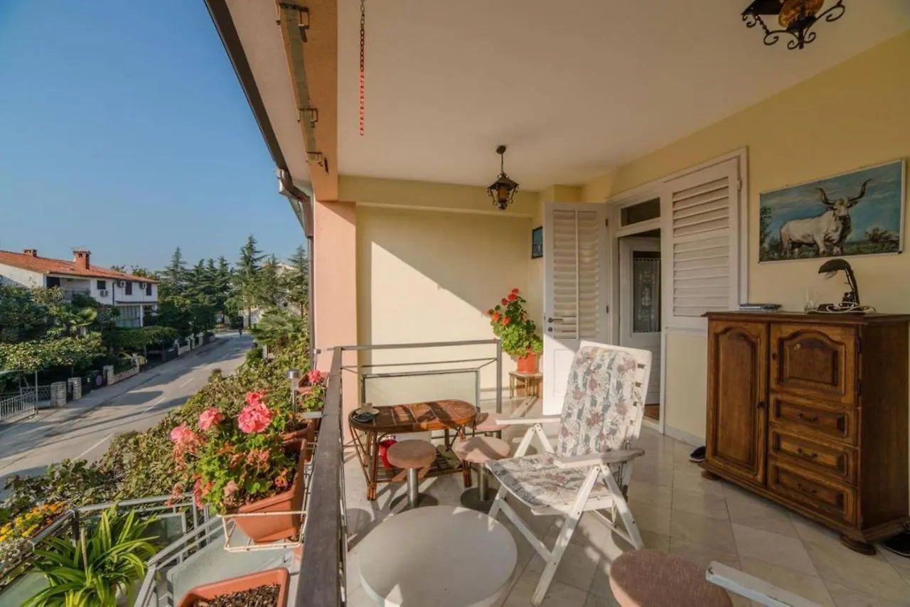 Apartments Luco Near The Beach And City Center Porec