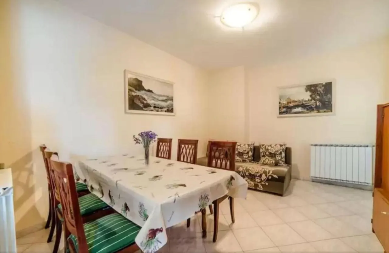 Apartments Luco Near The Beach And City Center Πόρετς Πανσιόν