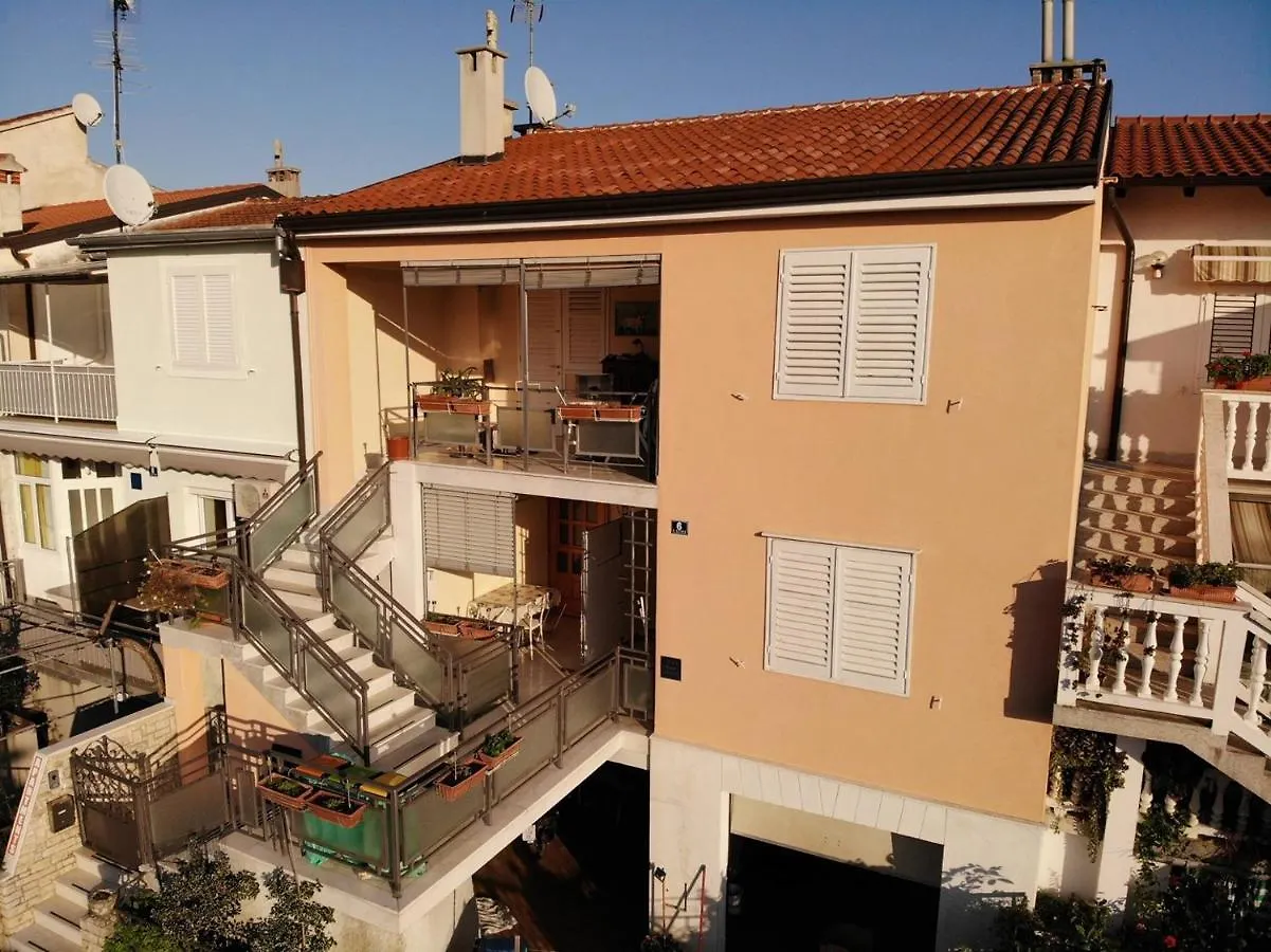 *** Πανσιόν Apartments Luco Near The Beach And City Center Πόρετς Κροατία