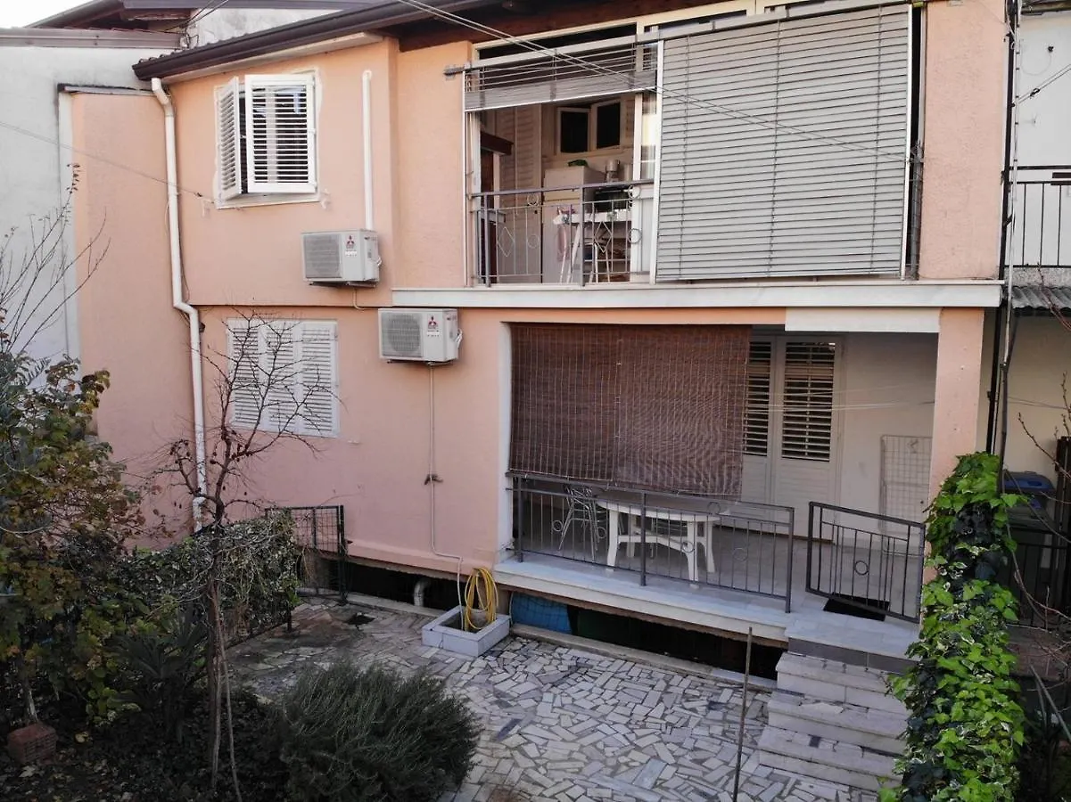Apartments Luco Near The Beach And City Center Porec 3*,