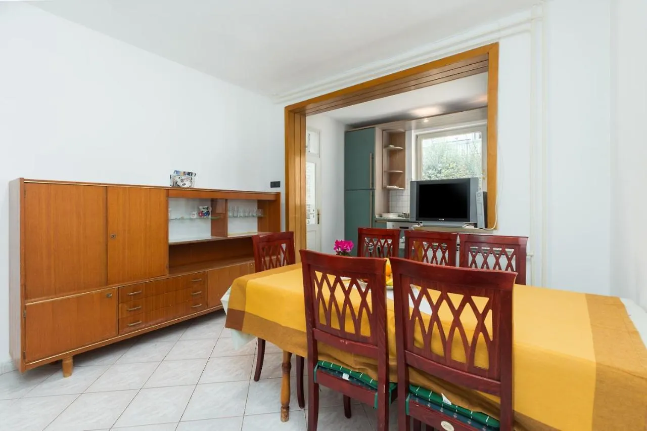 Apartments Luco Near The Beach And City Center Porec